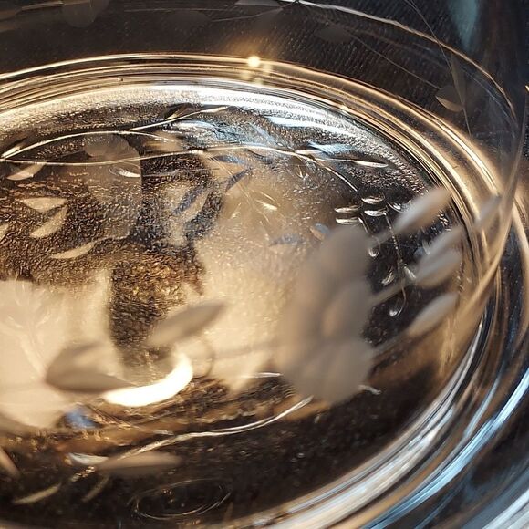 Dome covered butter dish cheese dish etched glass vintage - Picture 11 of 11